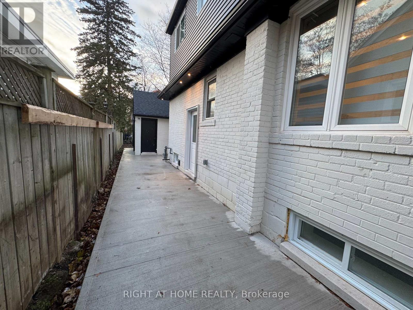 1 Random Street, Toronto, Ontario  M9B 2J3 - Photo 4 - W12987602