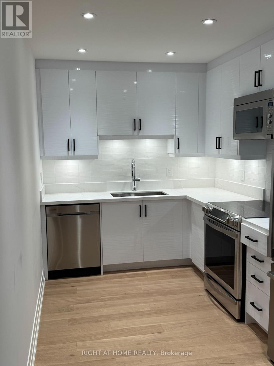 1 Random Street, Toronto, Ontario  M9B 2J3 - Photo 8 - W12987602