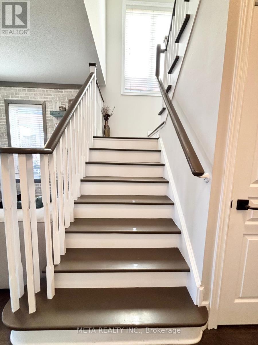 102 Begonia Crescent, Brampton, Ontario  L7A 0M7 - Photo 14 - W12987606