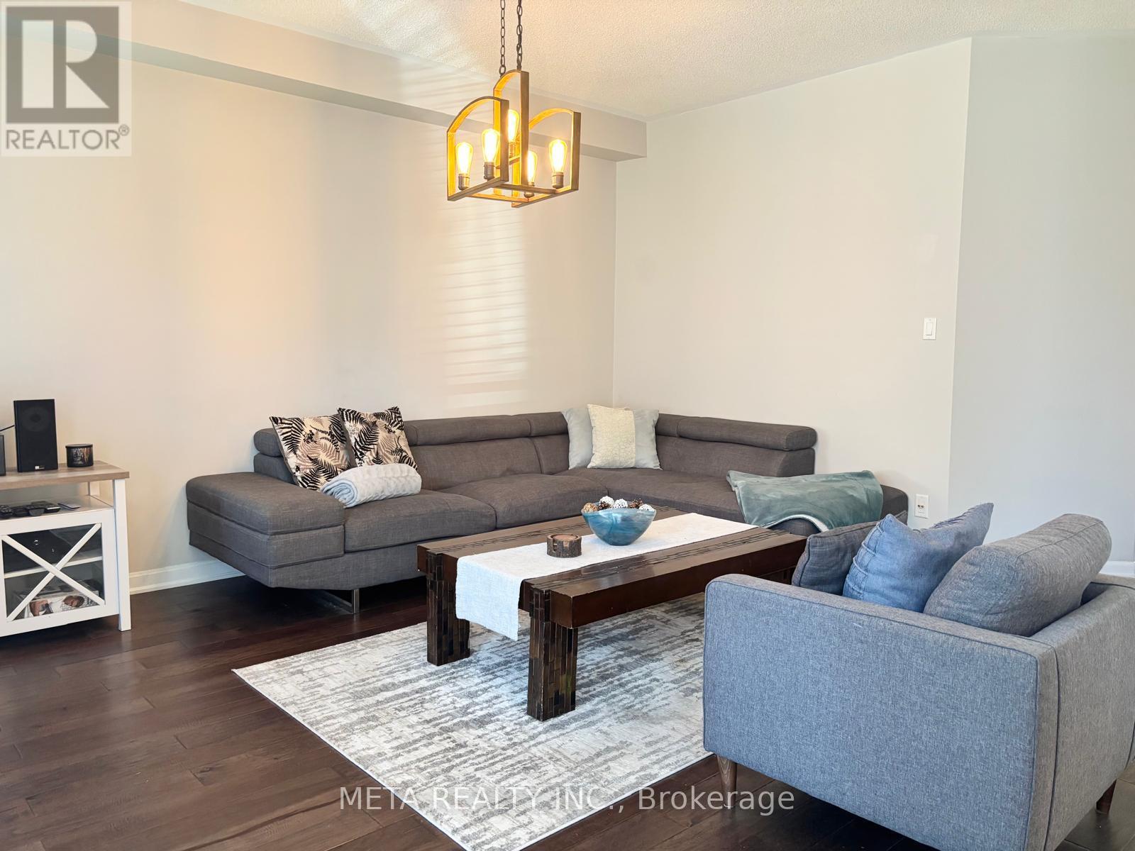 102 Begonia Crescent, Brampton, Ontario  L7A 0M7 - Photo 5 - W12987606