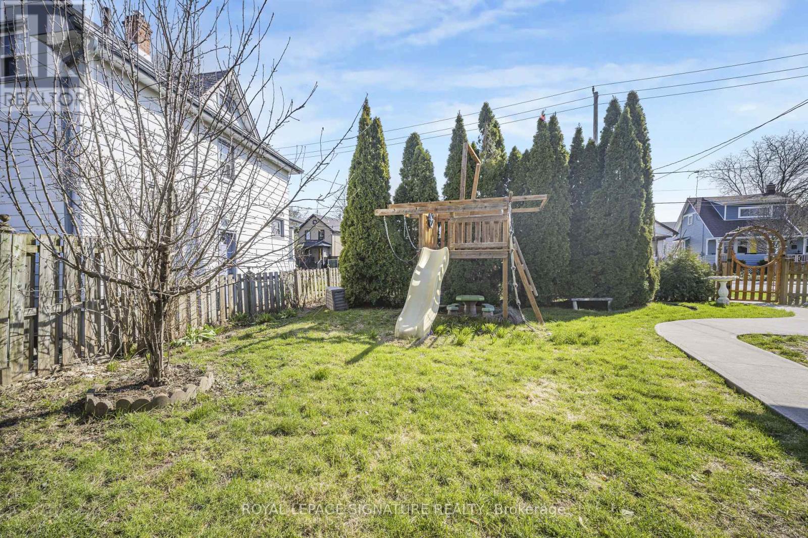 141 York Street, St. Catharines, Ontario  L2R 6E8 - Photo 34 - X12987546