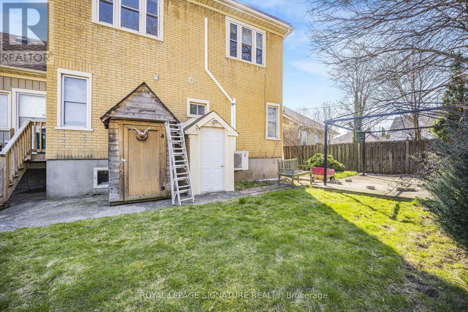 141 York Street, St. Catharines, Ontario  L2R 6E8 - Photo 38 - X12987546