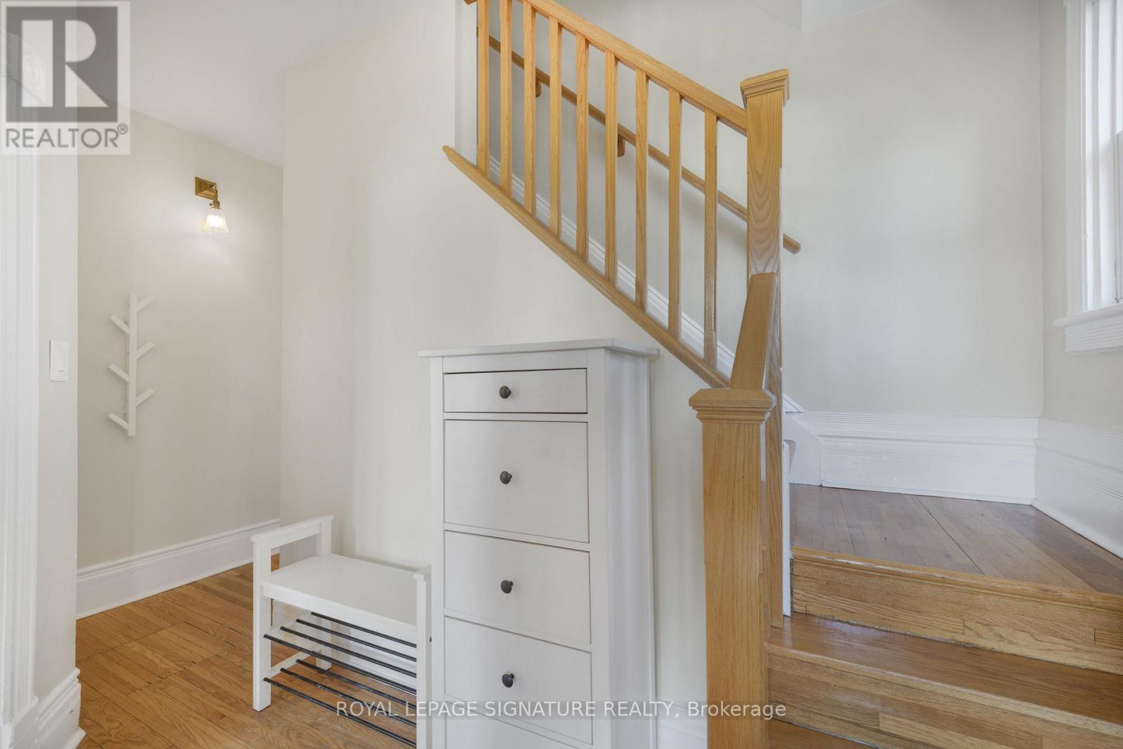 141 York Street, St. Catharines, Ontario  L2R 6E8 - Photo 4 - X12987546