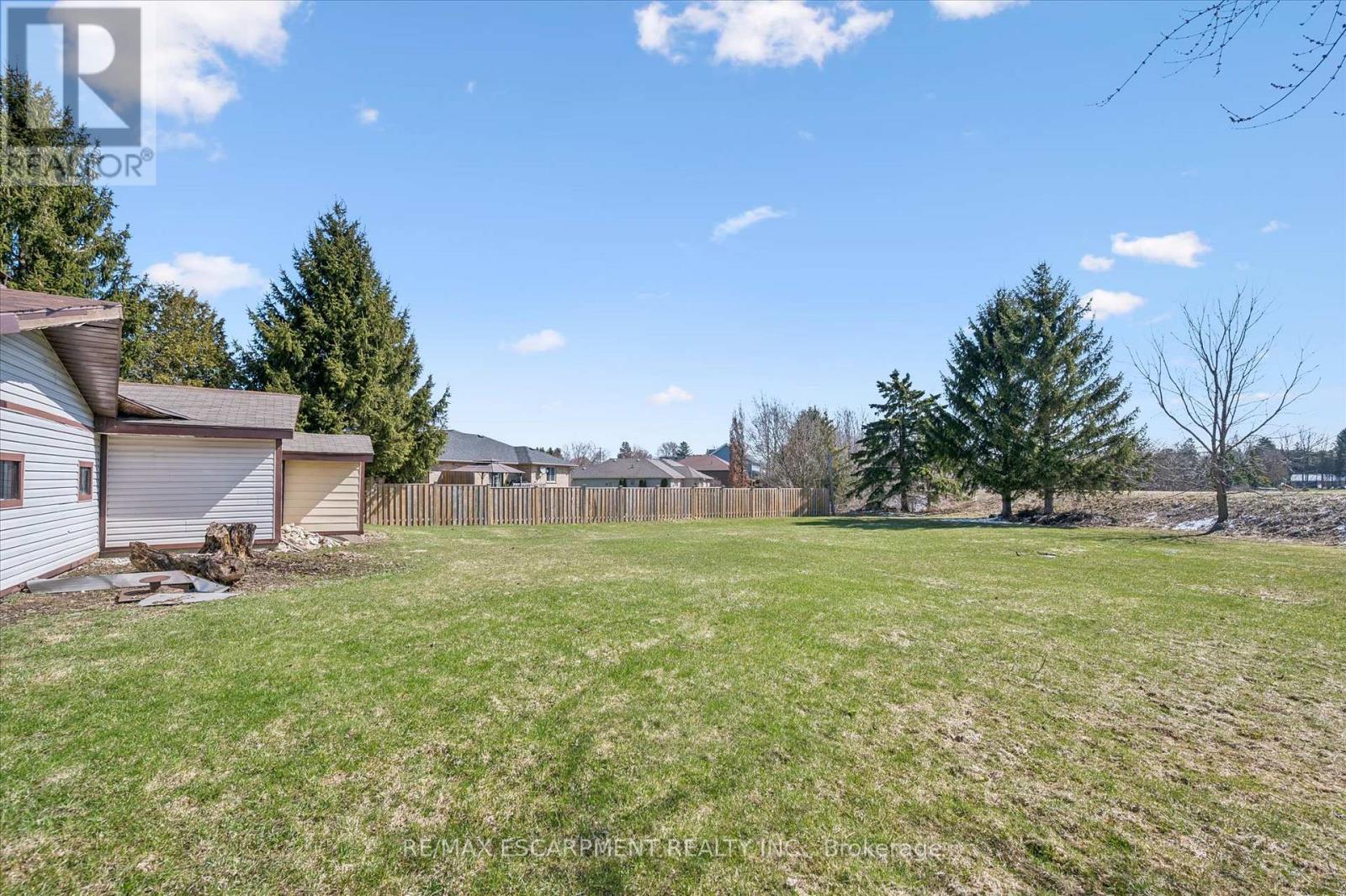 215 King Street, Minto, Ontario  N0G 2P0 - Photo 11 - X12987554