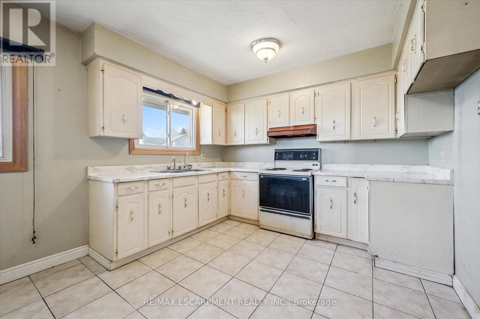 215 King Street, Minto, Ontario  N0G 2P0 - Photo 17 - X12987554