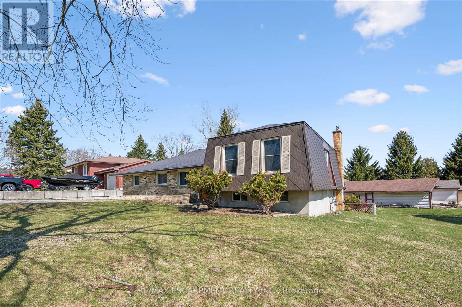 215 King Street, Minto, Ontario  N0G 2P0 - Photo 3 - X12987554