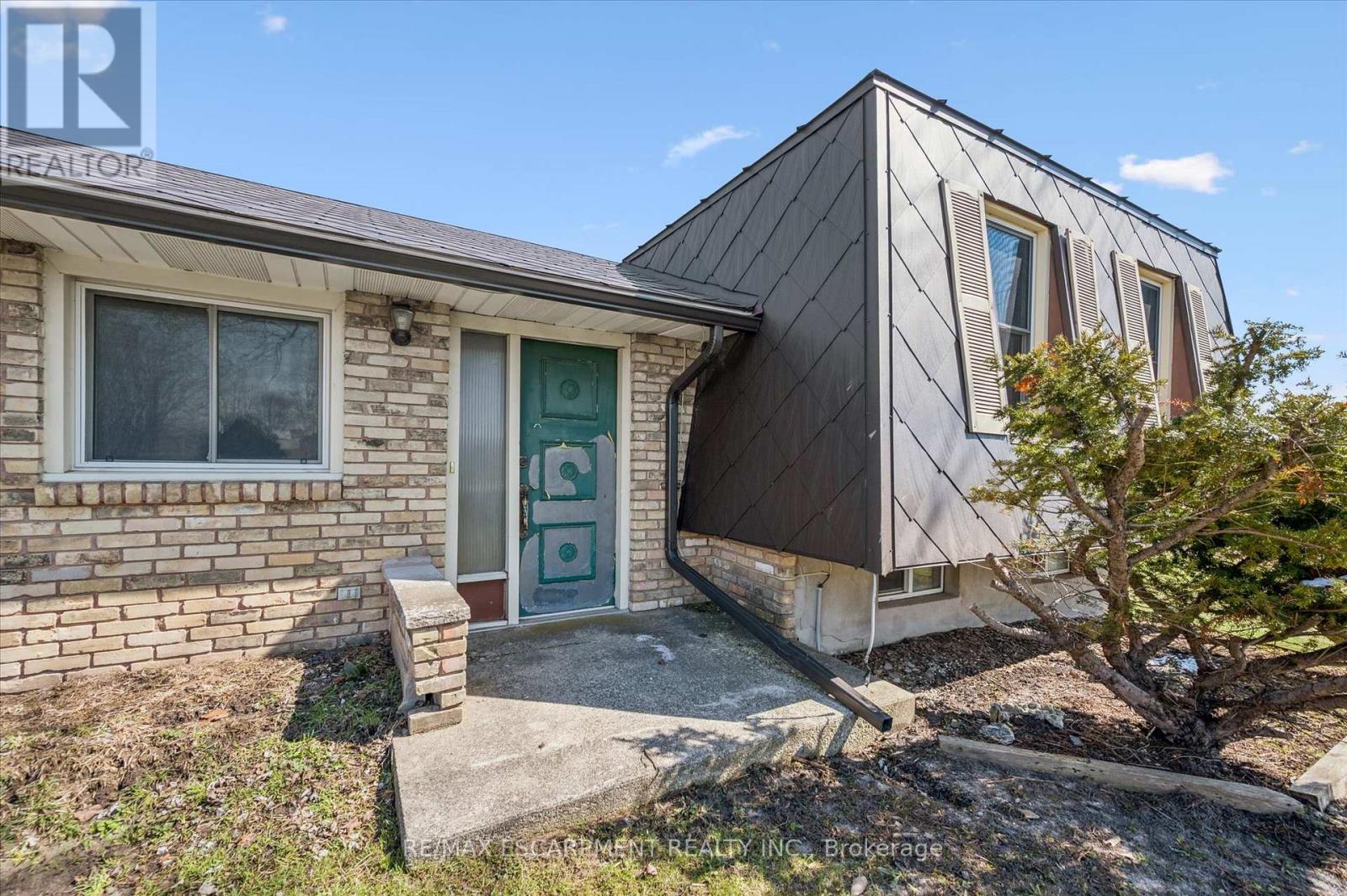 215 King Street, Minto, Ontario  N0G 2P0 - Photo 4 - X12987554