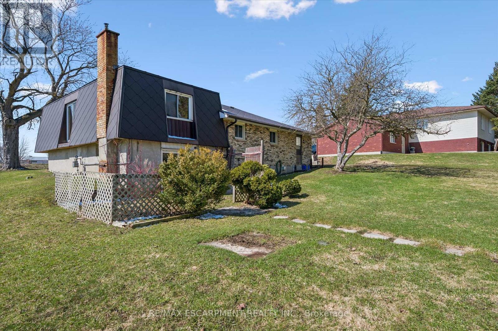 215 King Street, Minto, Ontario  N0G 2P0 - Photo 5 - X12987554