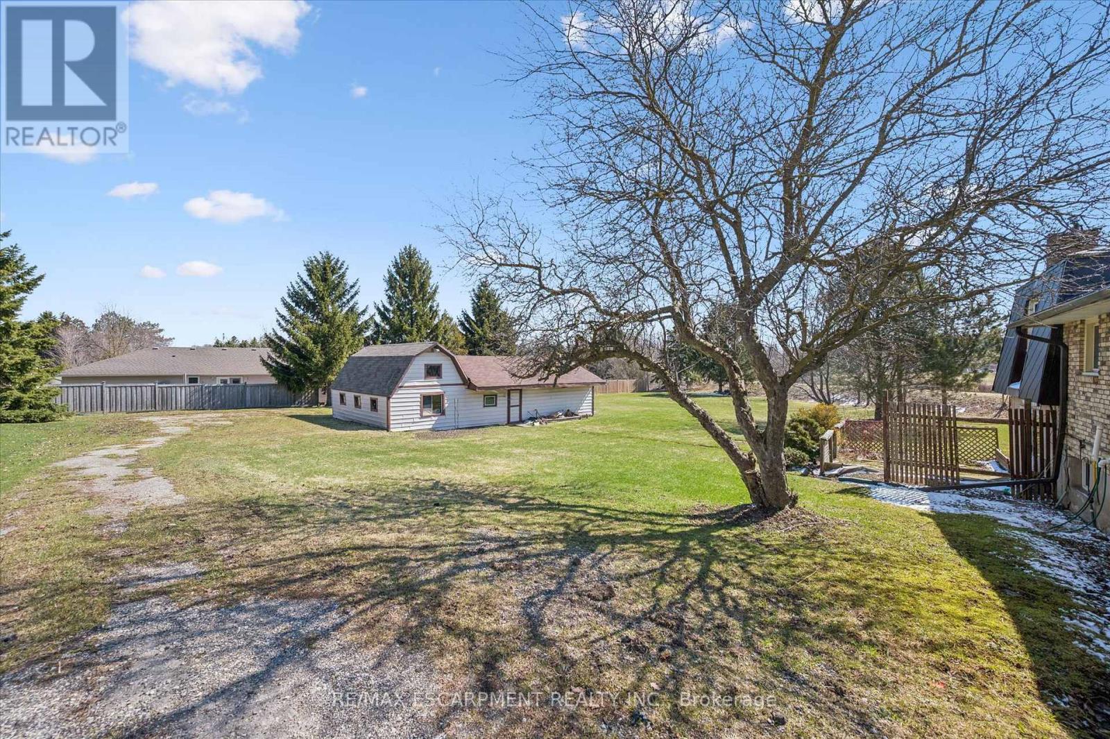 215 King Street, Minto, Ontario  N0G 2P0 - Photo 8 - X12987554