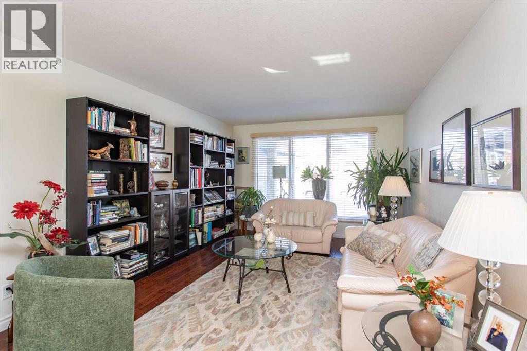 18 Mclevin Crescent, Red Deer, Alberta  T4R 1S9 - Photo 2 - A2288141