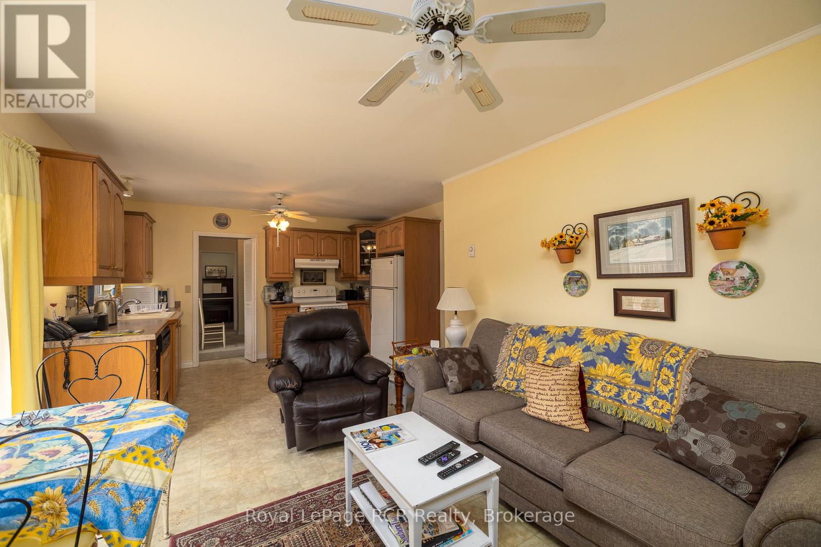 406 Balmy Beach Road, Georgian Bluffs, Ontario  N4K 5N4 - Photo 11 - X12981798