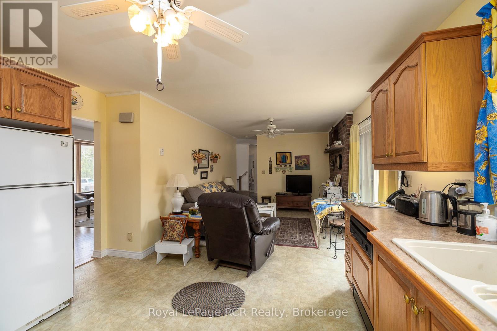 406 Balmy Beach Road, Georgian Bluffs, Ontario  N4K 5N4 - Photo 16 - X12981798