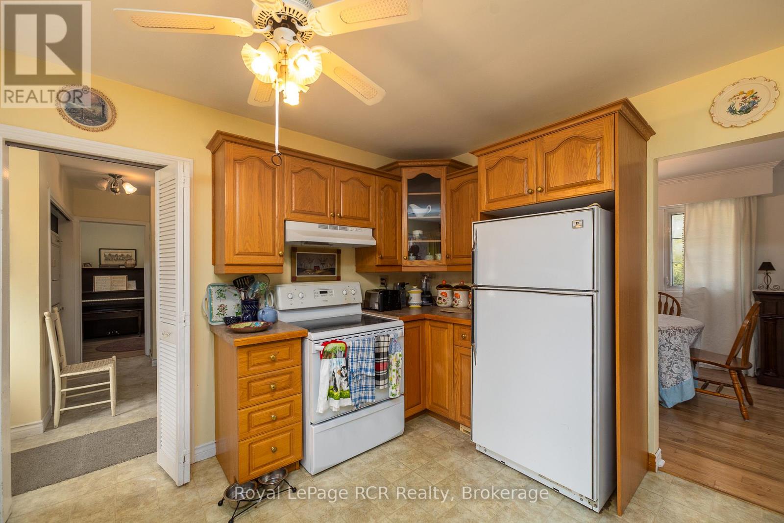 406 Balmy Beach Road, Georgian Bluffs, Ontario  N4K 5N4 - Photo 12 - X12981798