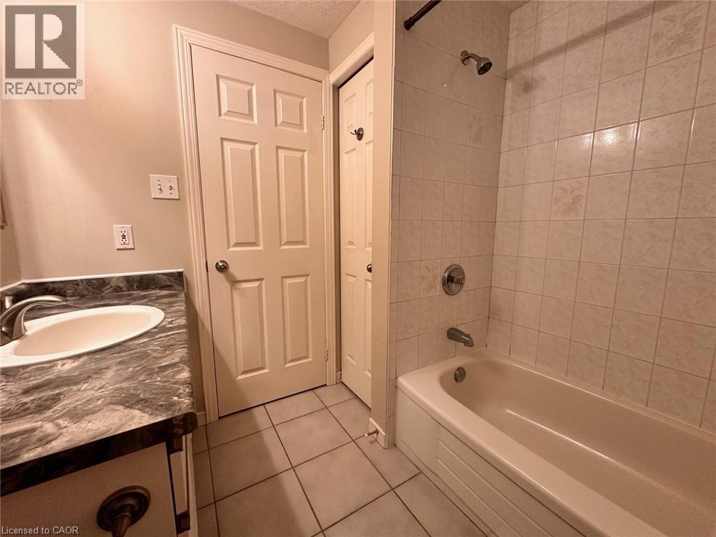 9 Macville Avenue Unit# B, Kitchener, Ontario  N2K 1T2 - Photo 3 - 40819453