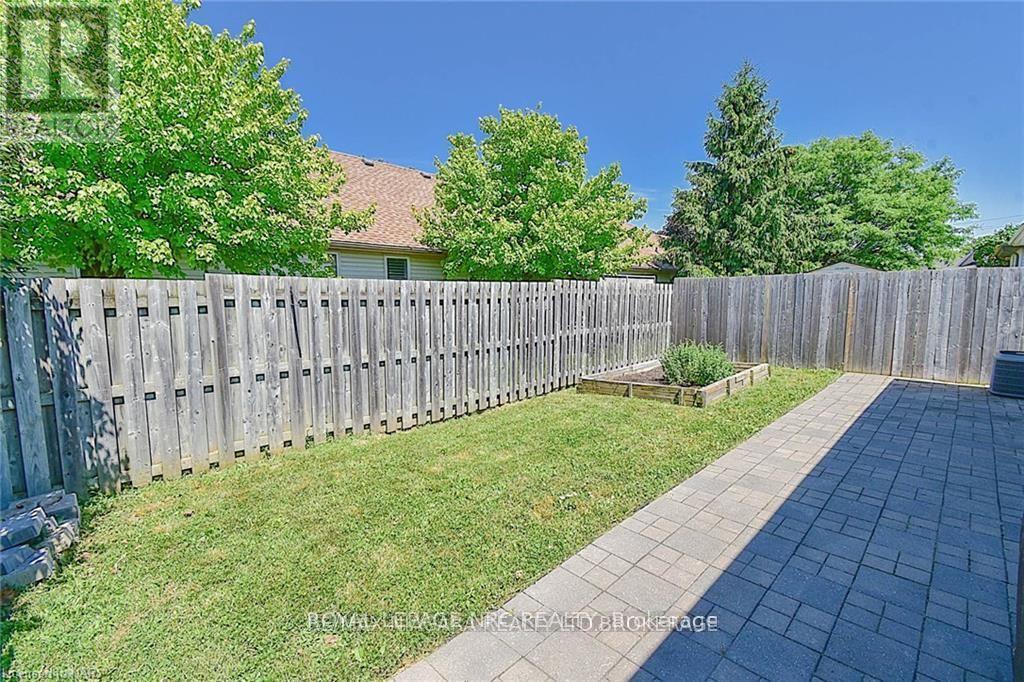 4a Wood Street, St. Catharines, Ontario  L2N 2A9 - Photo 32 - X12908476