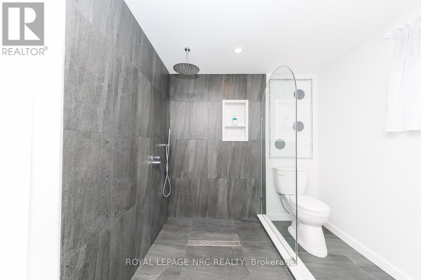 4a Wood Street, St. Catharines, Ontario  L2N 2A9 - Photo 38 - X12908476