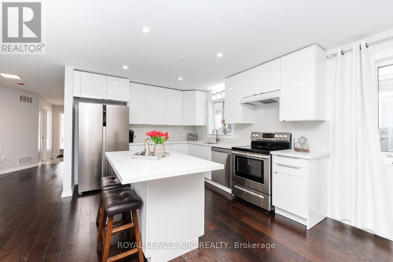 4a Wood Street, St. Catharines, Ontario  L2N 2A9 - Photo 5 - X12908476