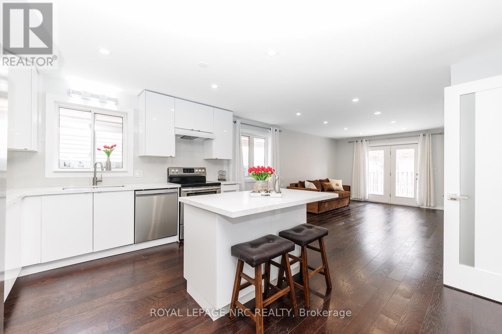 4a Wood Street, St. Catharines, Ontario  L2N 2A9 - Photo 7 - X12908476