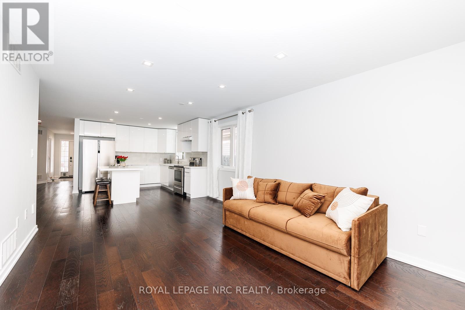 4a Wood Street, St. Catharines, Ontario  L2N 2A9 - Photo 9 - X12908476