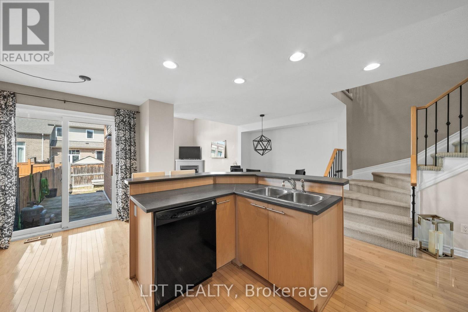 485 Grey Seal Circle, Ottawa, Ontario  K1V 2H7 - Photo 10 - X12987644