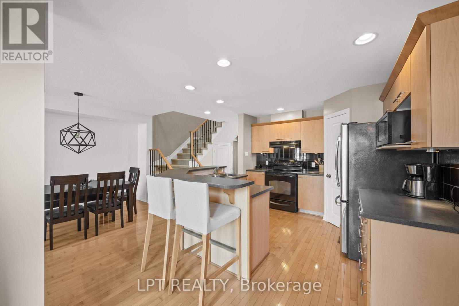 485 Grey Seal Circle, Ottawa, Ontario  K1V 2H7 - Photo 12 - X12987644