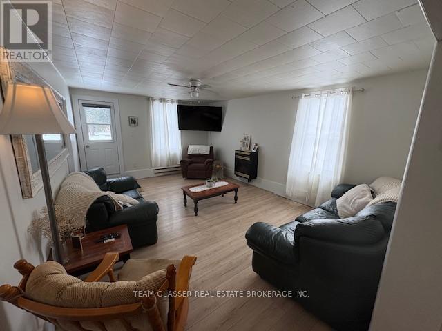 269 Richmond Street, North Middlesex, Ontario  N0M 2K0 - Photo 2 - X12743340