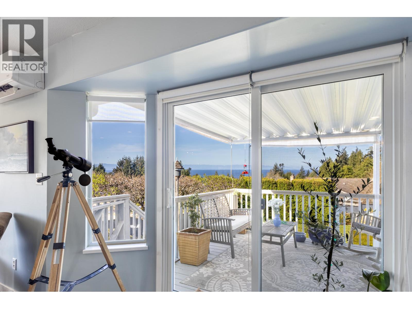 5007 LAUREL AVENUE, Sechelt, British Columbia