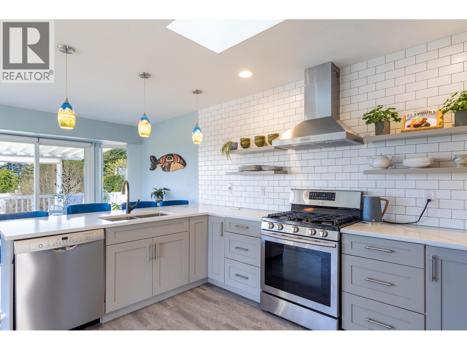 5007 Laurel Avenue, Sechelt, British Columbia  V7Z 0B9 - Photo 14 - R3110122