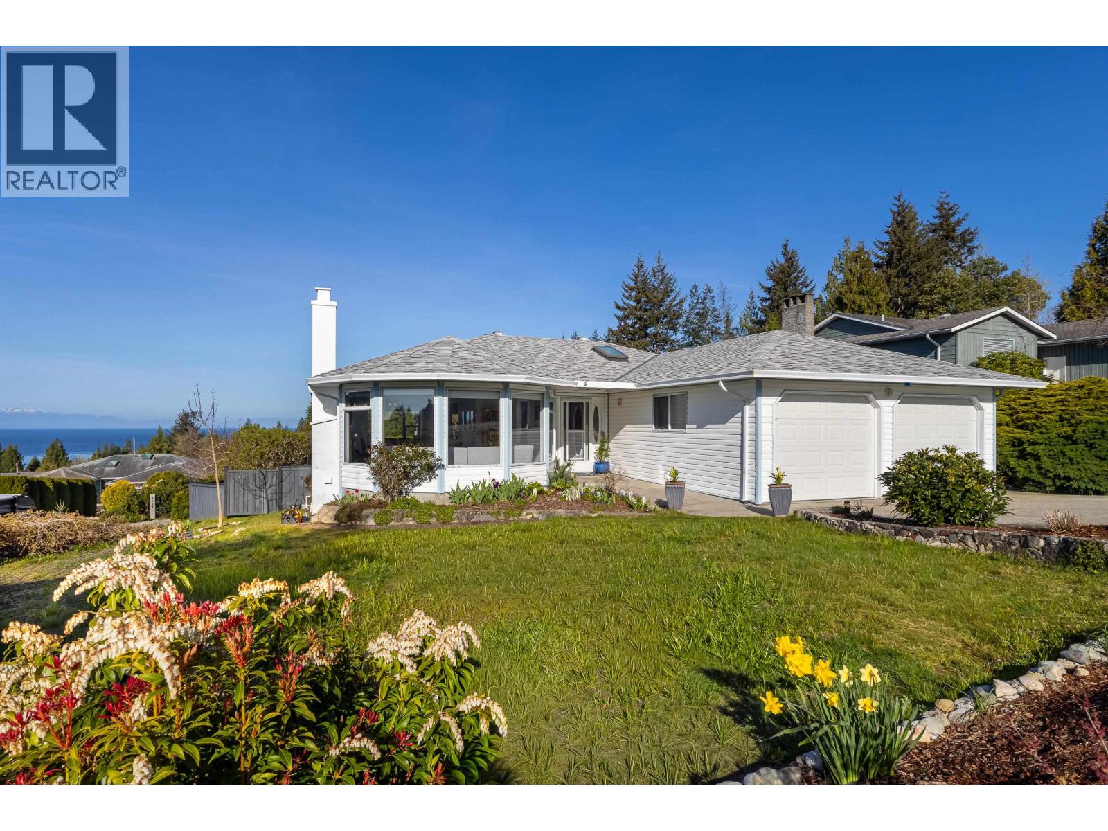 5007 Laurel Avenue, Sechelt, British Columbia  V7Z 0B9 - Photo 3 - R3110122