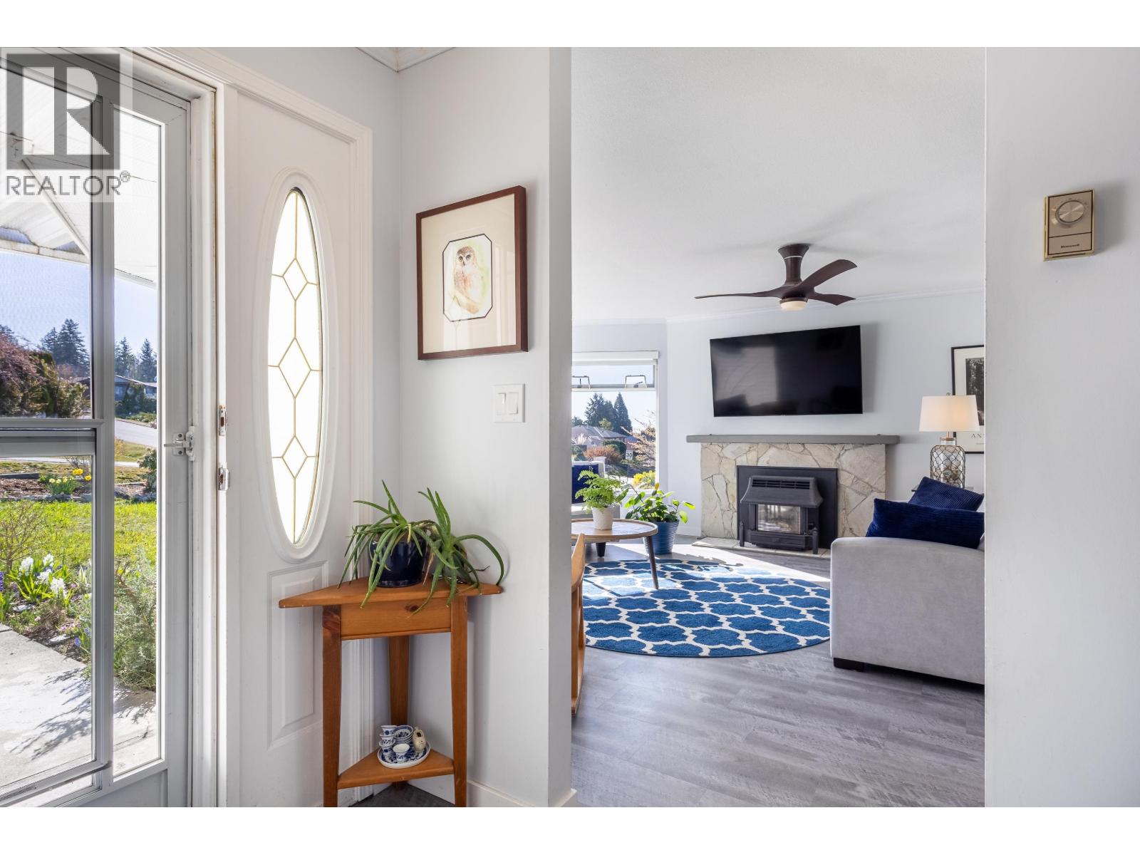 5007 Laurel Avenue, Sechelt, British Columbia  V7Z 0B9 - Photo 4 - R3110122