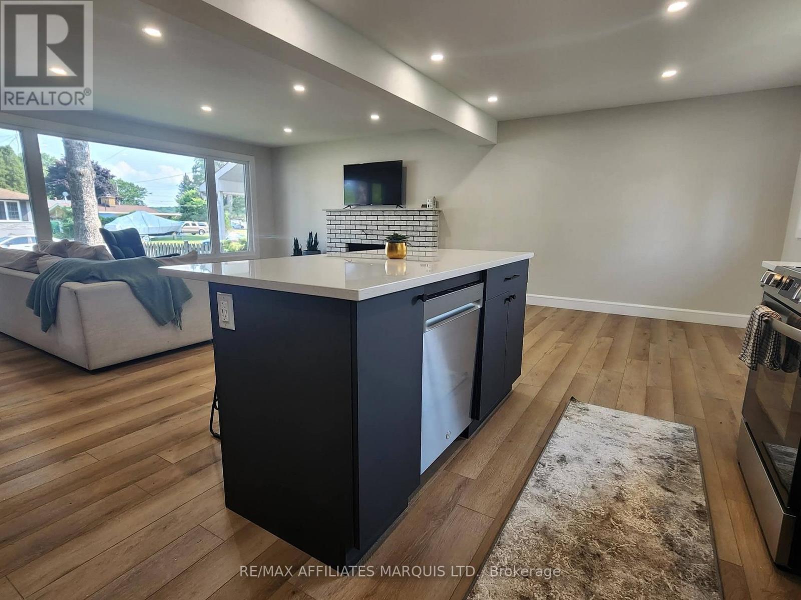 1409 Leonard Avenue, Cornwall, Ontario K6J 1M9 - Photo 5 - X12844368