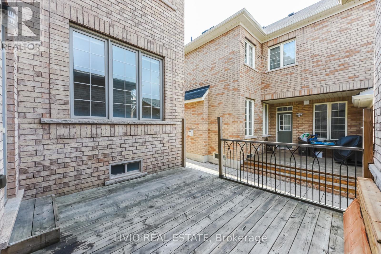 48 Bonnie Braes Drive, Brampton, Ontario  L6Y 0Y5 - Photo 37 - W12987036