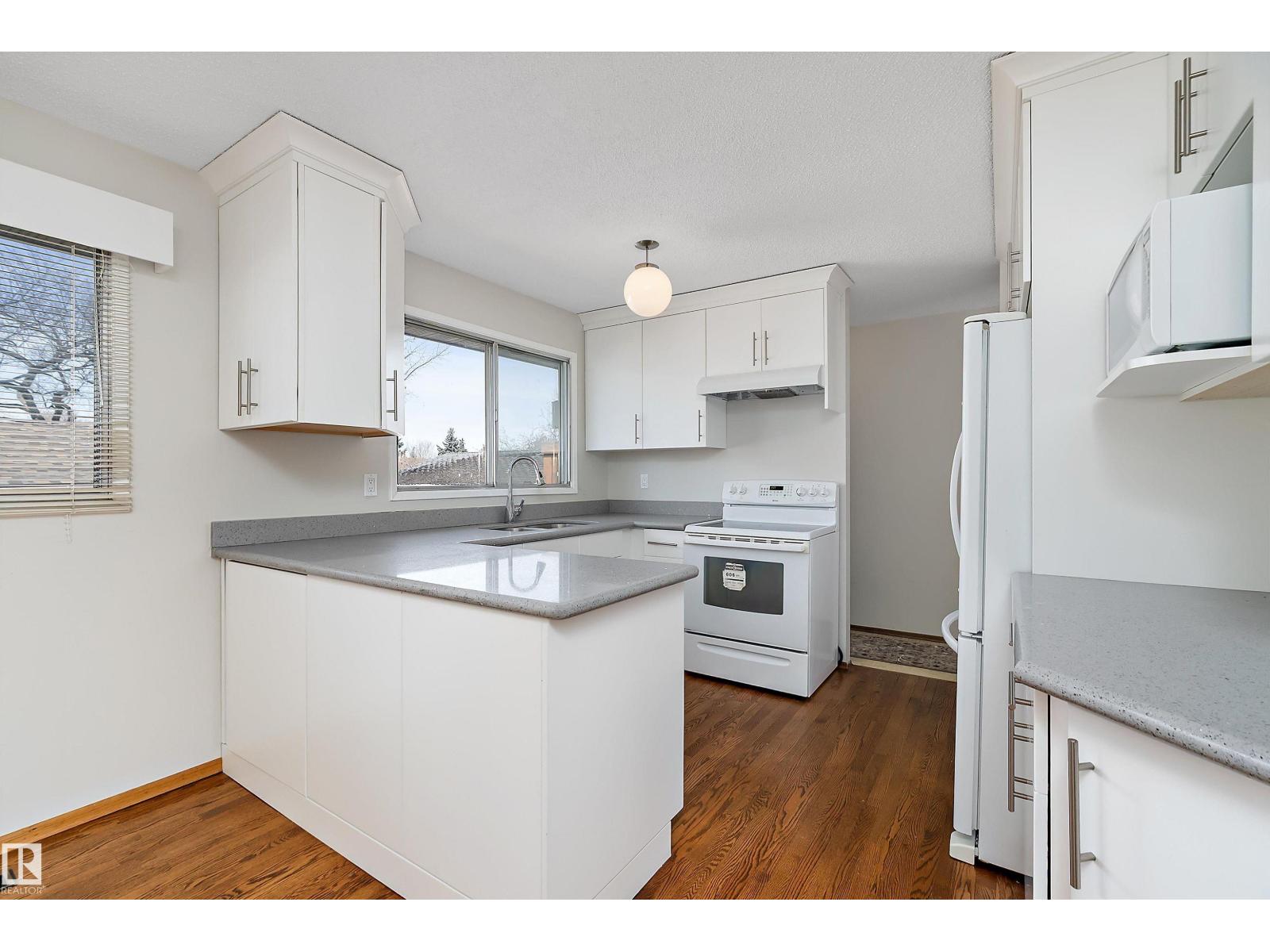 6736 31a Av Nw, Edmonton, Alberta  T6K 1M5 - Photo 11 - E4481906