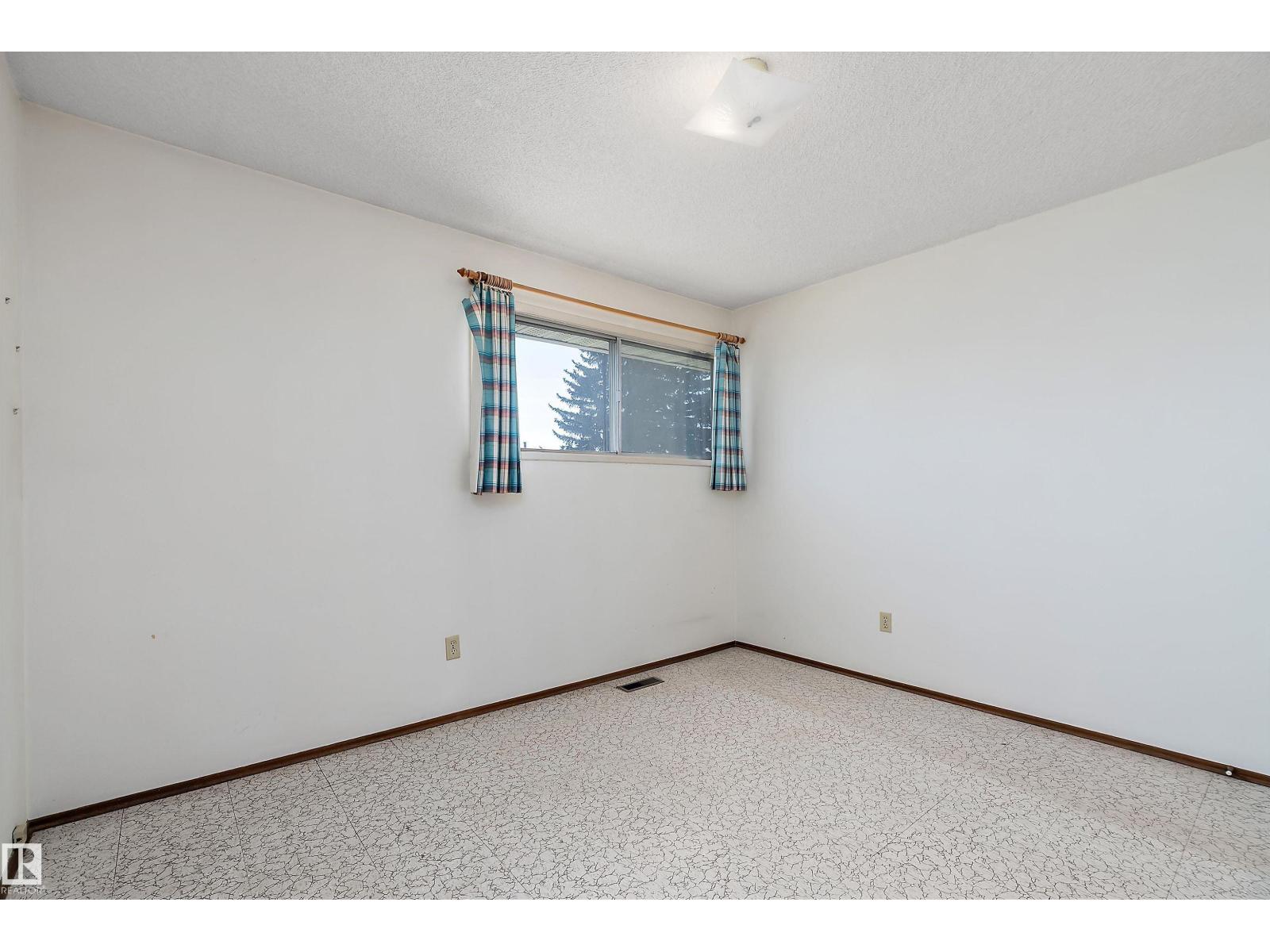 6736 31a Av Nw, Edmonton, Alberta  T6K 1M5 - Photo 21 - E4481906