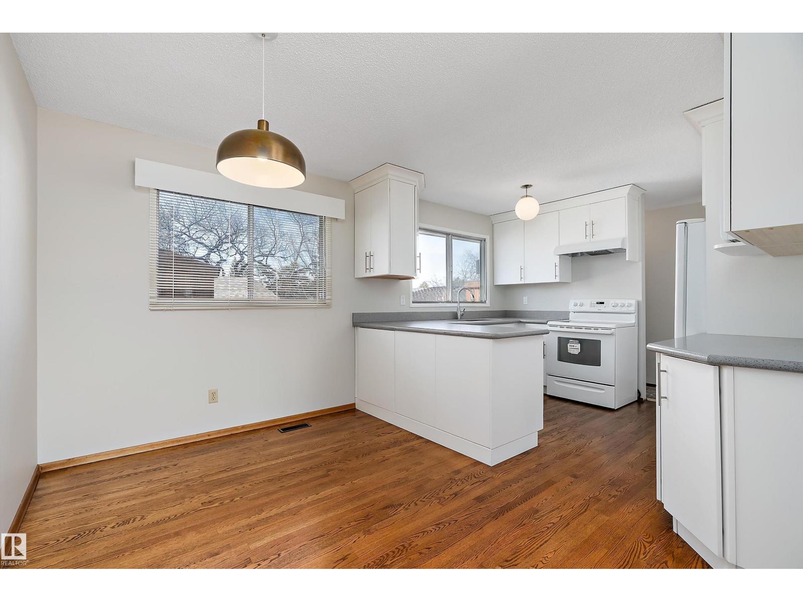 6736 31a Av Nw, Edmonton, Alberta  T6K 1M5 - Photo 9 - E4481906