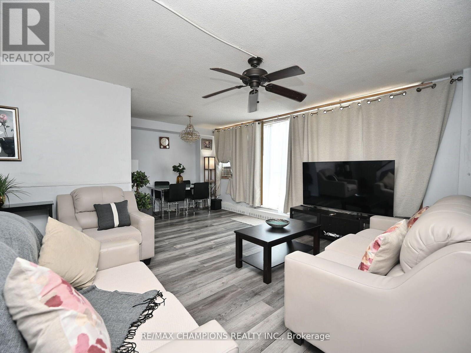 112 - 1050 Stainton Drive E, Mississauga, Ontario  L5C 2T7 - Photo 4 - W12987640