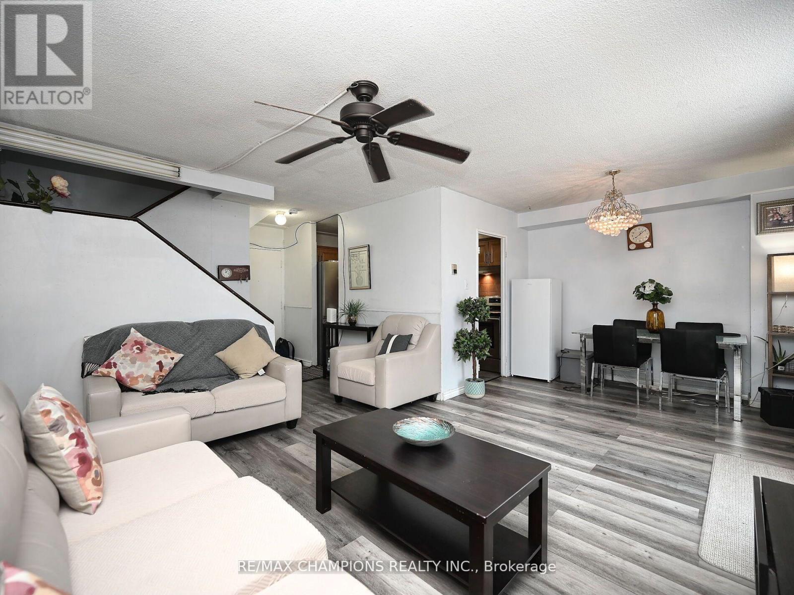 112 - 1050 Stainton Drive E, Mississauga, Ontario  L5C 2T7 - Photo 5 - W12987640