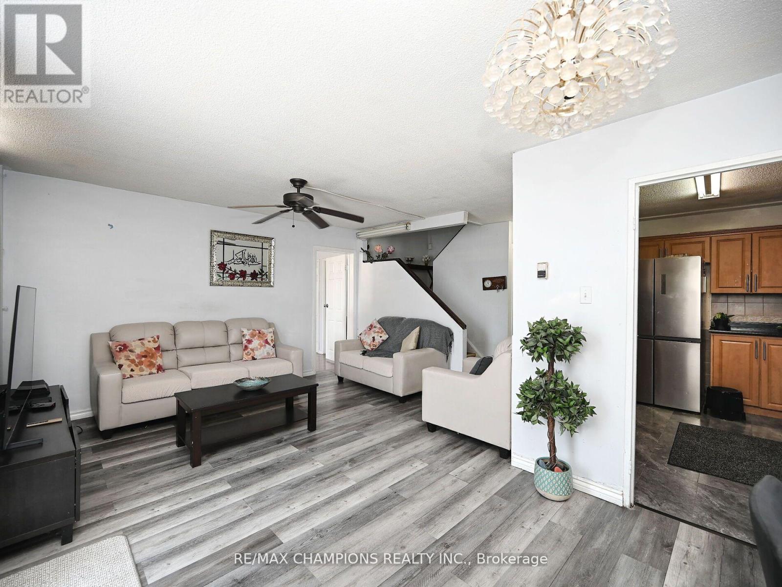 112 - 1050 Stainton Drive E, Mississauga, Ontario  L5C 2T7 - Photo 6 - W12987640