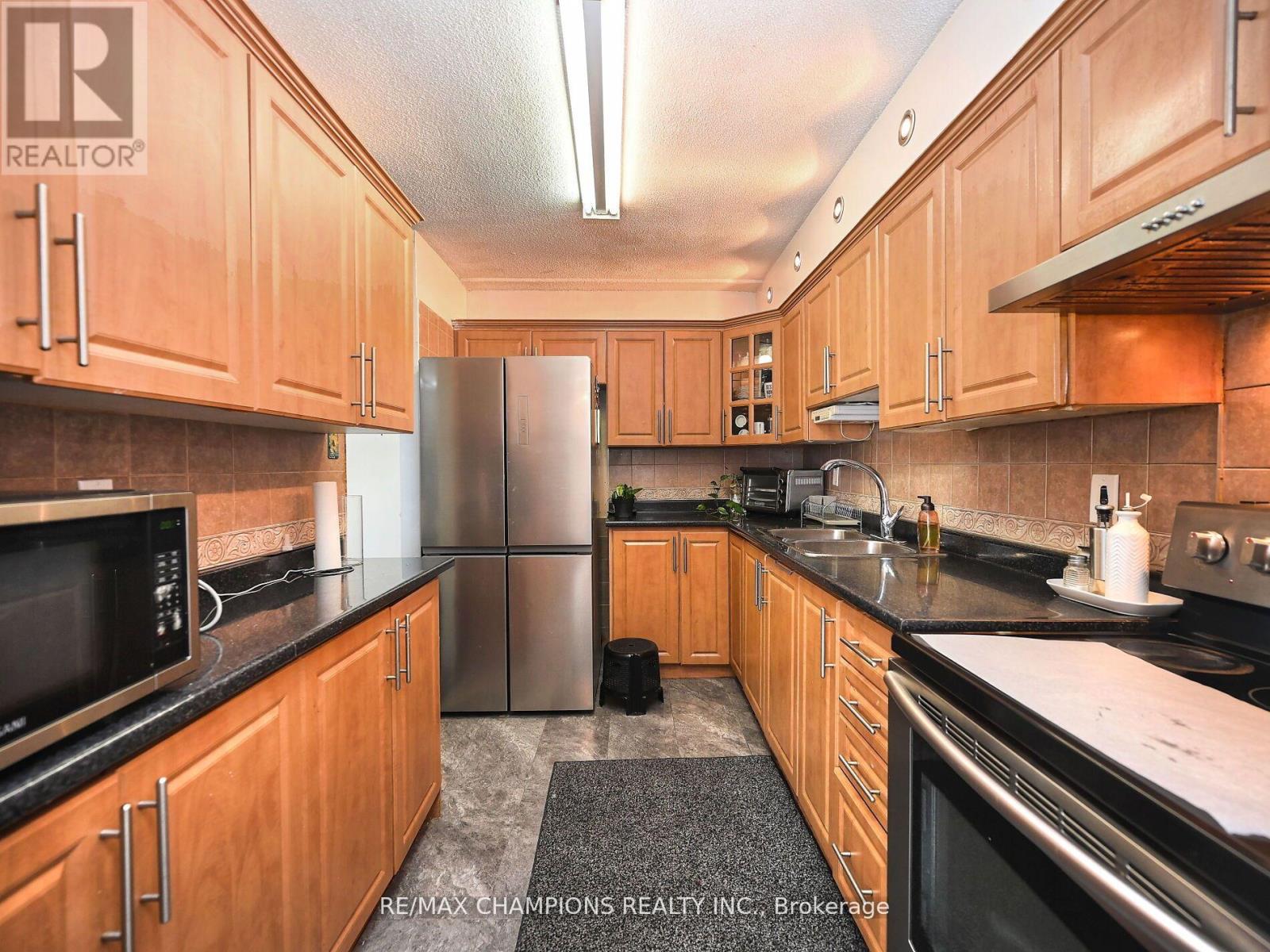 112 - 1050 Stainton Drive E, Mississauga, Ontario  L5C 2T7 - Photo 7 - W12987640