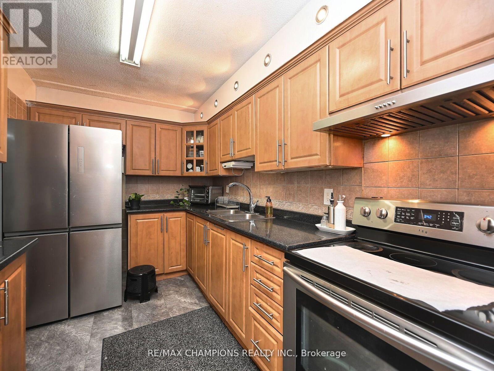 112 - 1050 Stainton Drive E, Mississauga, Ontario  L5C 2T7 - Photo 8 - W12987640