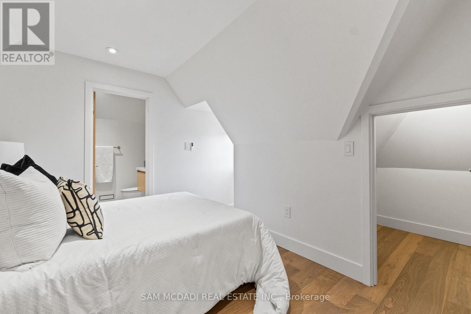 977 Unsworth Avenue, Burlington, Ontario  L7T 1R2 - Photo 36 - W12987642