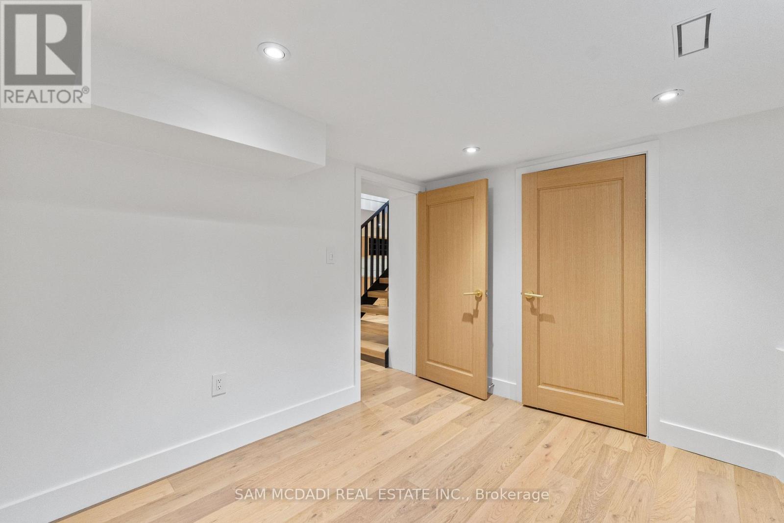 977 Unsworth Avenue, Burlington, Ontario  L7T 1R2 - Photo 46 - W12987642