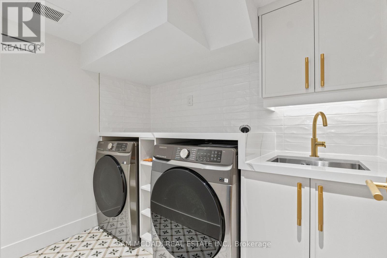 977 Unsworth Avenue, Burlington, Ontario  L7T 1R2 - Photo 47 - W12987642