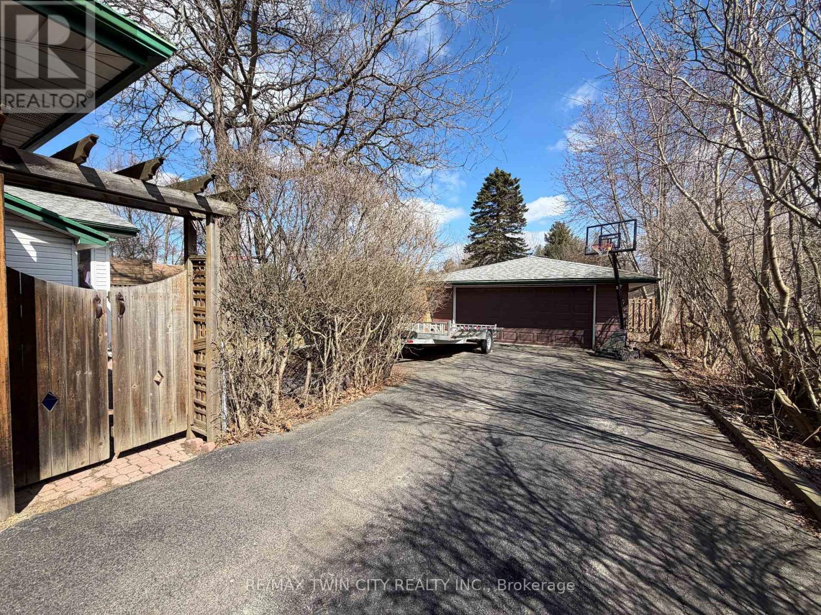 453 Glancaster Road, Hamilton, Ontario  L0R 1W0 - Photo 35 - X12796154