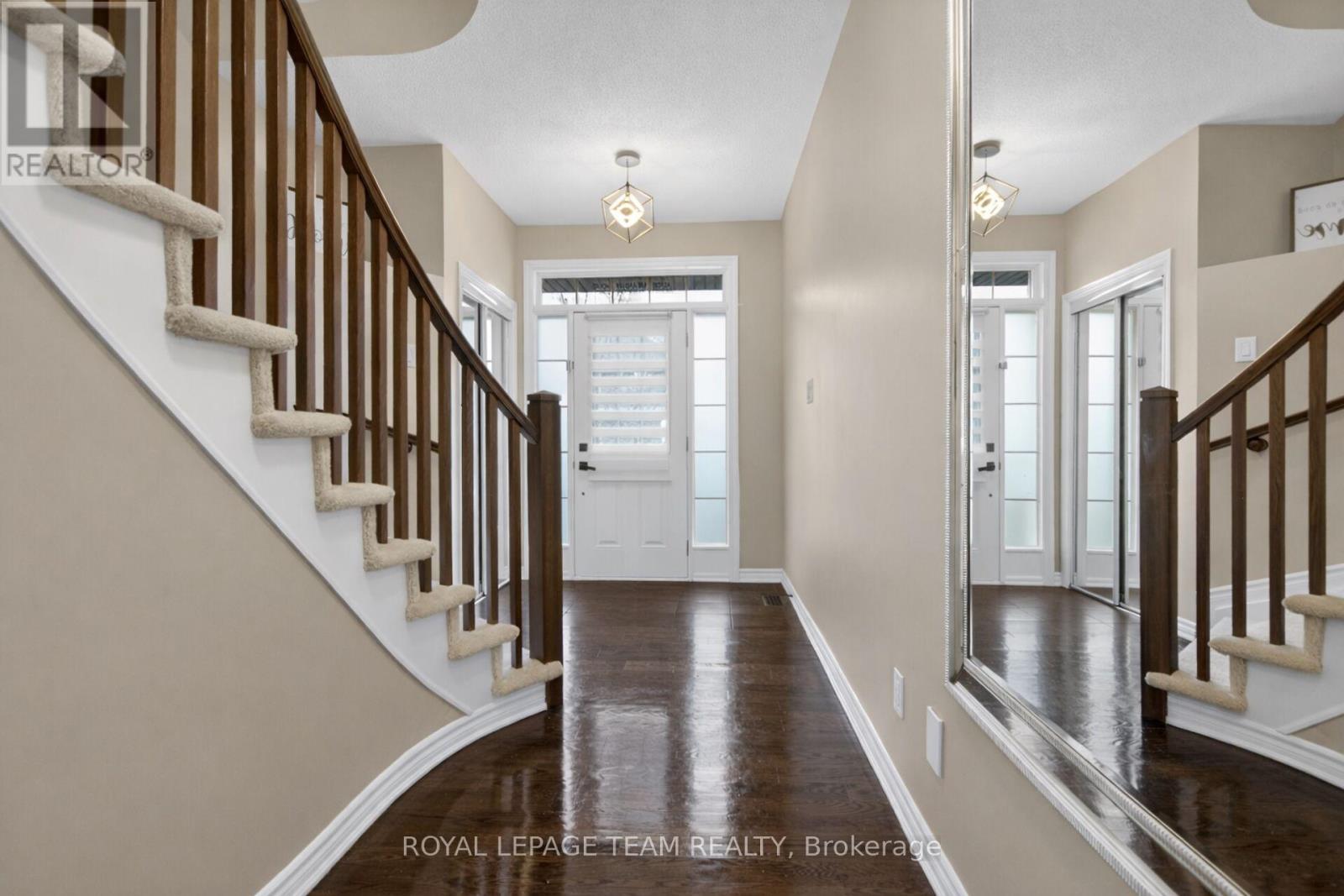 522 Brigatine Avenue, Ottawa, Ontario  K2S 0P6 - Photo 2 - X12987688