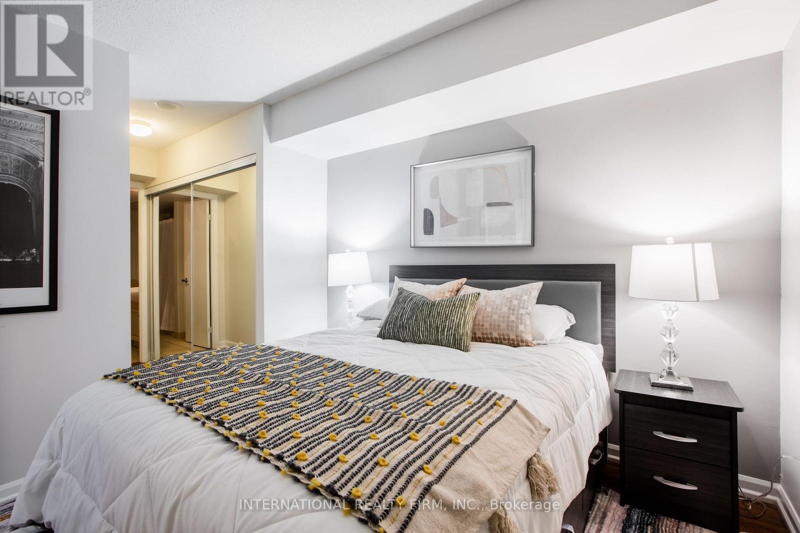 3303 - 210 Victoria Street, Toronto, Ontario  M5B 2R6 - Photo 10 - C12987690