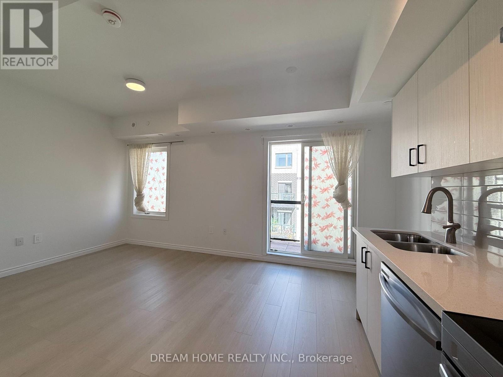 C1- 301 - 3423 Sheppard Avenue E, Toronto, Ontario  M1T 0C5 - Photo 2 - E12987680