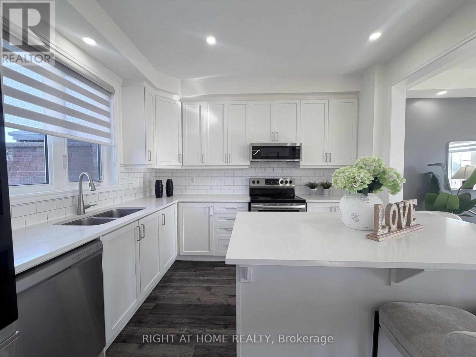 21 - 1222 Rose Way, Milton, Ontario  L9E 1P2 - Photo 11 - W12987392