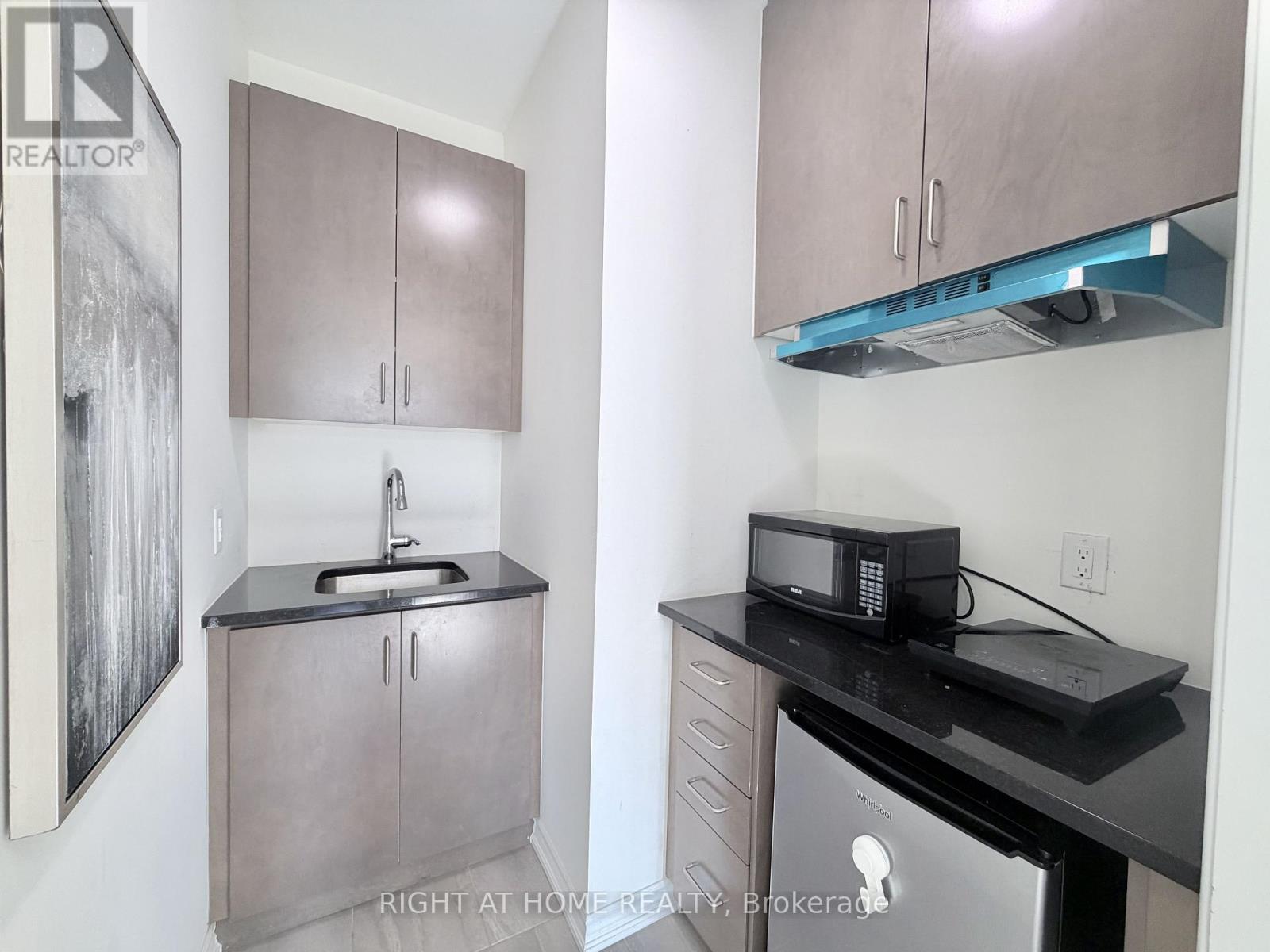 21 - 1222 Rose Way, Milton, Ontario  L9E 1P2 - Photo 44 - W12987392