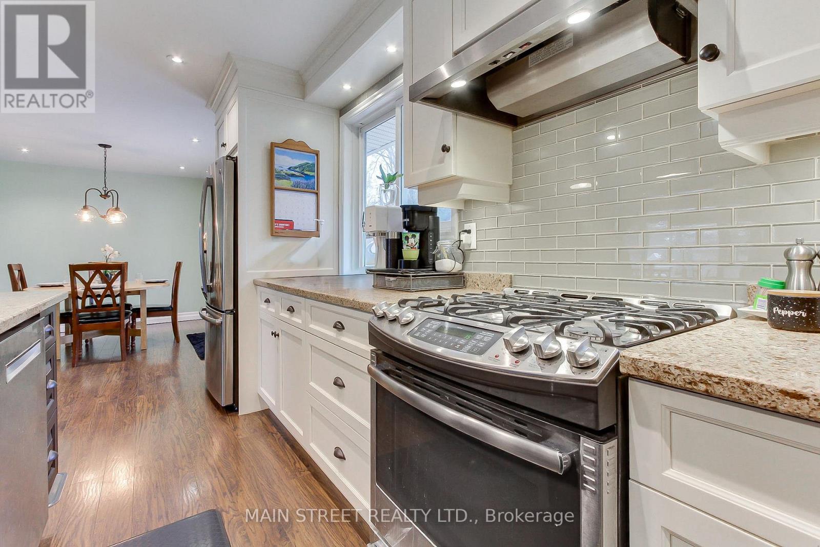 52 Maple Avenue, Georgina, Ontario  L0E 1R0 - Photo 10 - N12987684